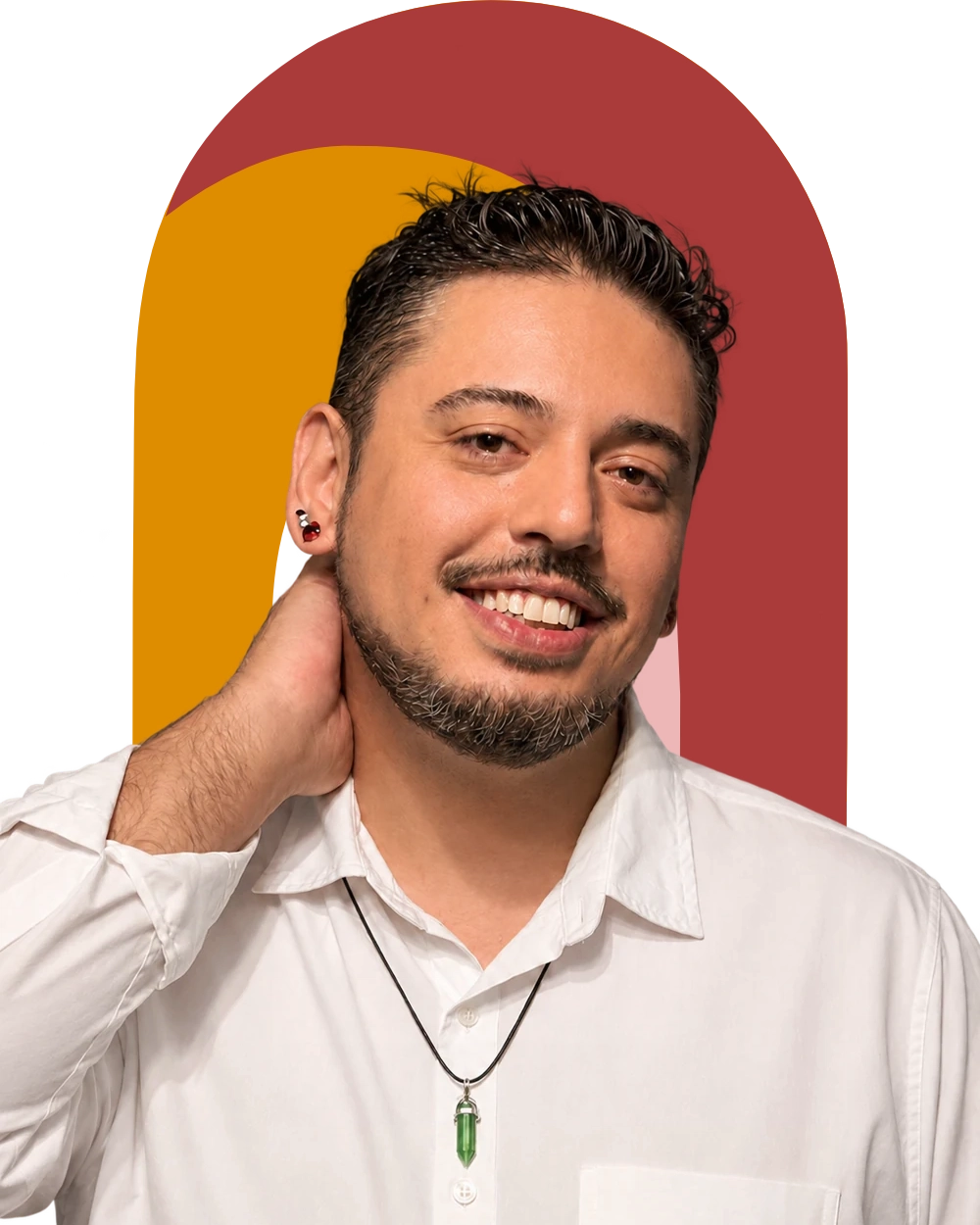Retrato de Daniel Cavalcante sorrindo diante do símbolo do Instituto Alethinos
